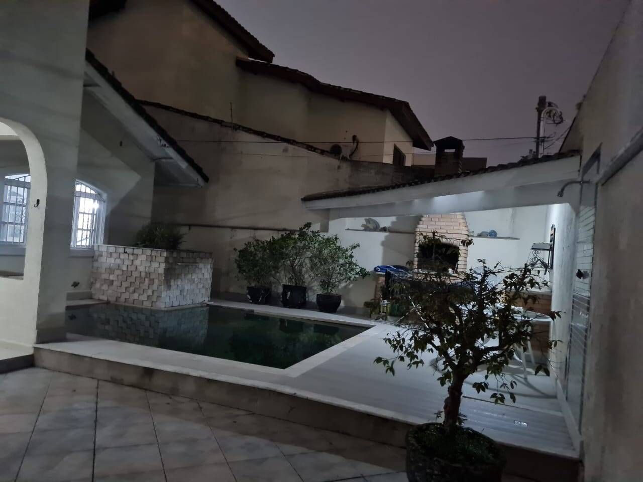 Casa à venda e aluguel com 3 quartos, 200m² - Foto 24