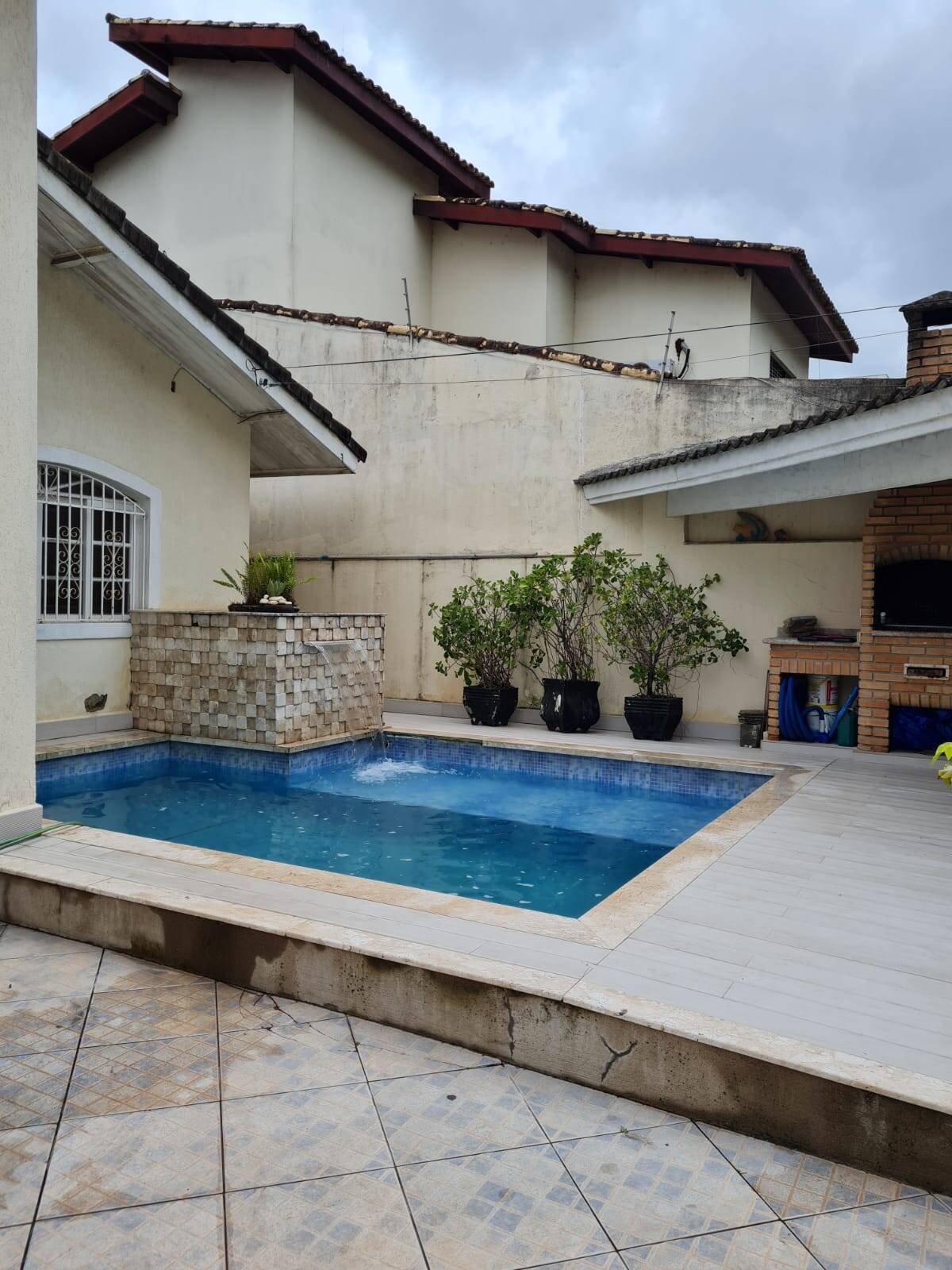 Casa à venda e aluguel com 3 quartos, 200m² - Foto 3