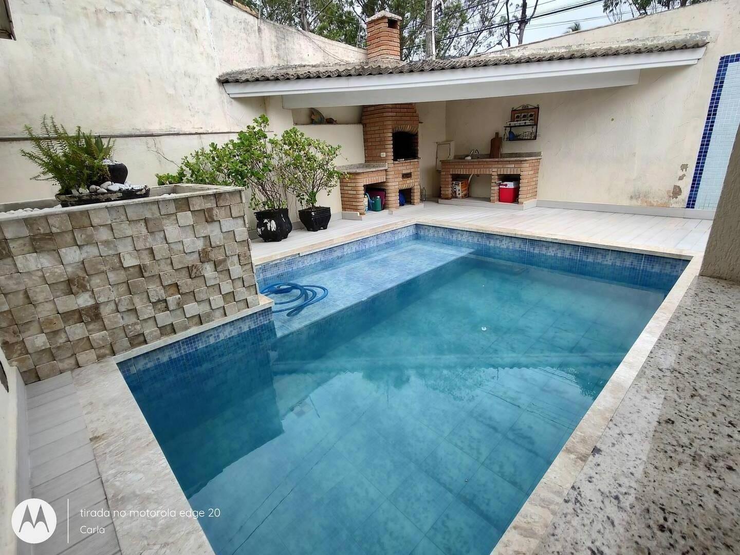 Casa à venda e aluguel com 3 quartos, 200m² - Foto 2