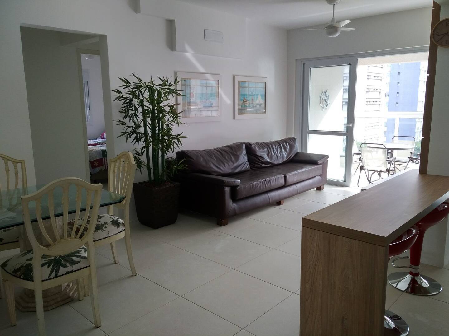 Apartamento com varanda gourmet Pitangueiras Guarujá SP