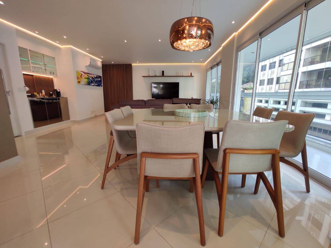 Apartamento a Venda com varanda Gourmet Reformado Guarujá SP