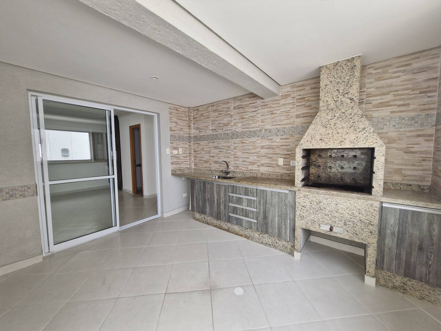 APARTAMENTO COM VARANDA GOURMET E VISTA PARA MAR  ASTURIAS GUARUJÁ SP