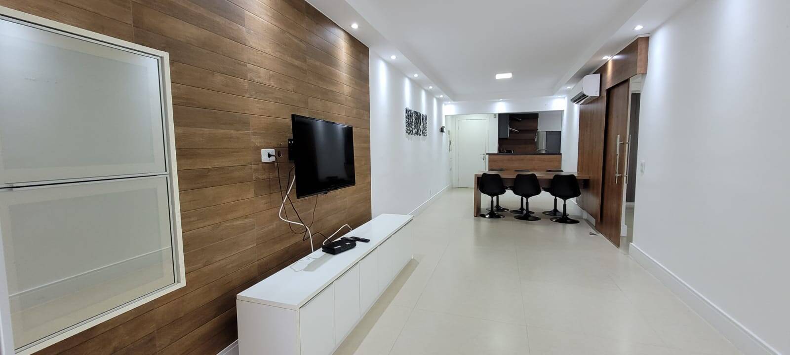 Apartamento para locação anual com vista para o mar na Praia da Asturias