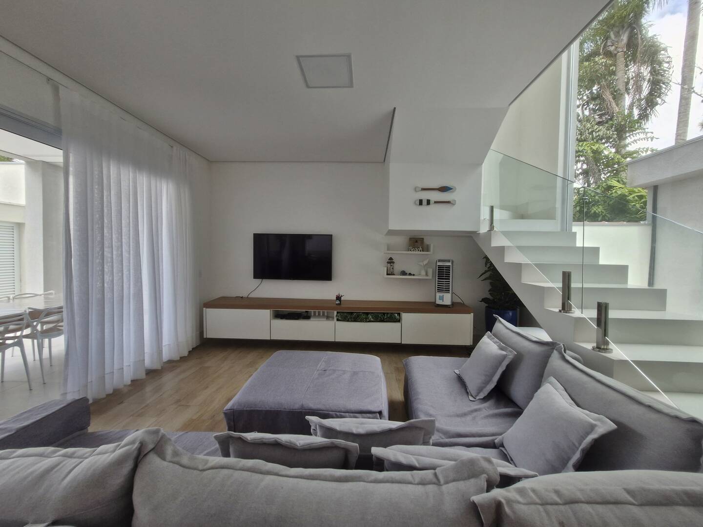 CASA REFORMADA LOCAÇÃO ANUAL COND PERNAMBUCO 2 GUARUJÁ SP