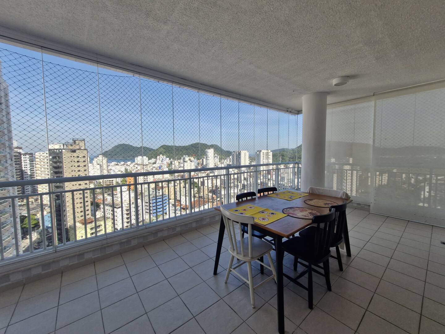 Apartamento Loc Anual 3 dormitórios com lazer total Asturias Guarujá SP
