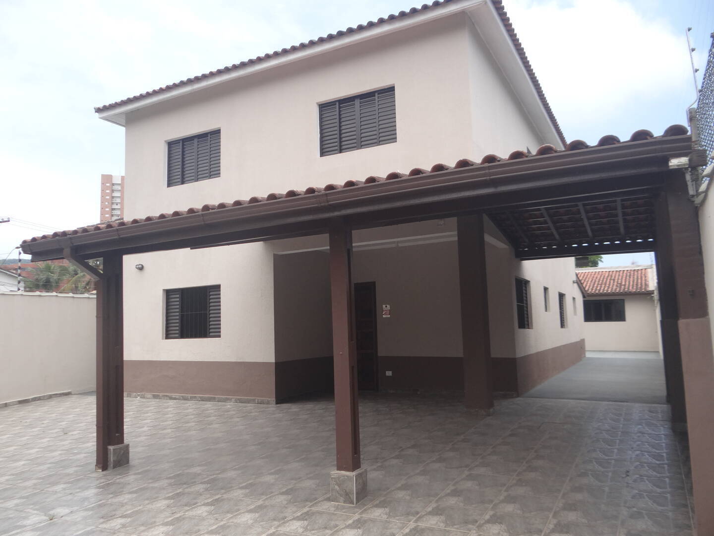 CASA A VENDA OU LOCAÇÃO ANUAL J. VIRGINIA GUARUJÁ SP