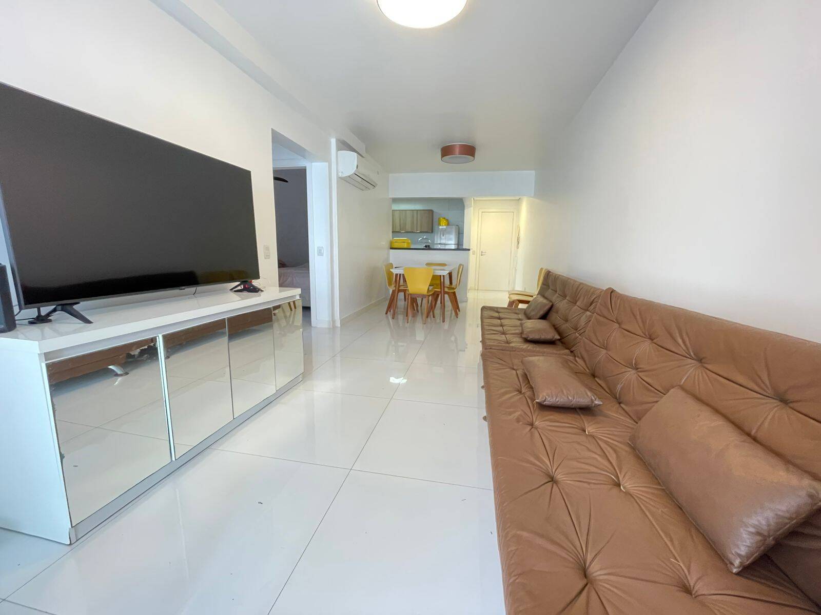 Apartamento com varanda gourmet a beira mar na Praia das Astúrias