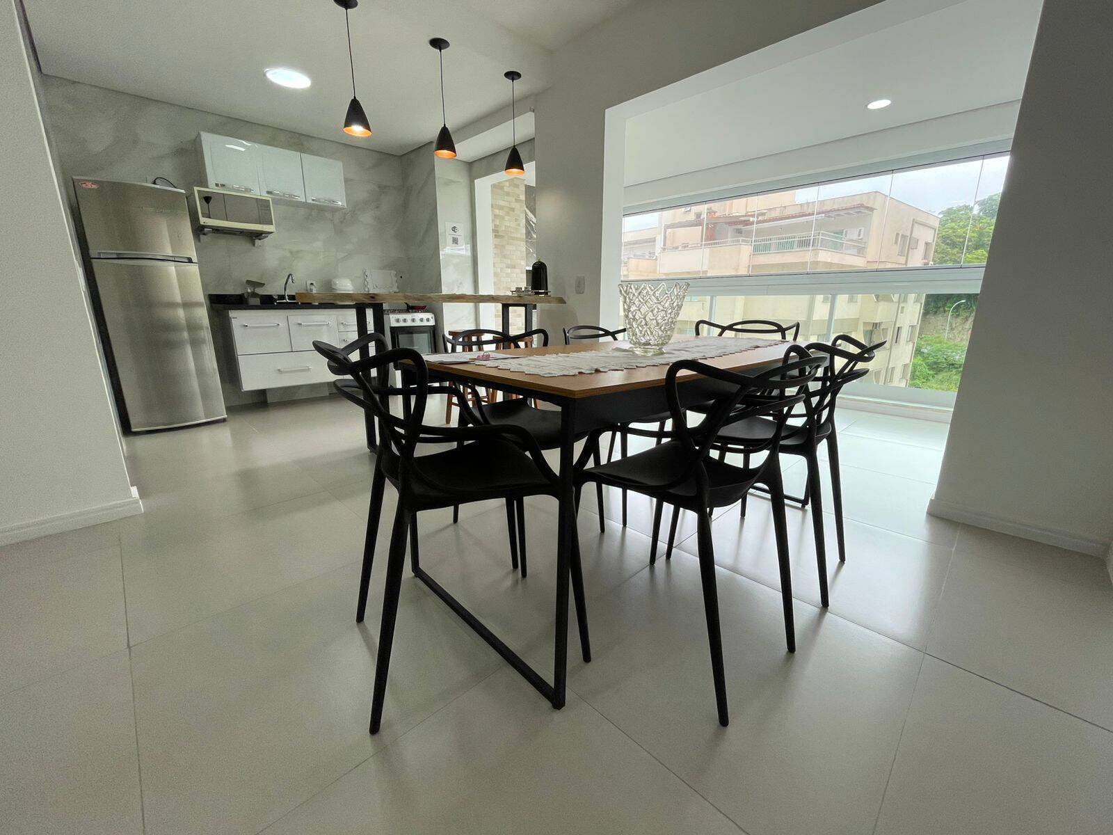 Apartamento para locação anual beira mar na Praia das Astúrias com lazer