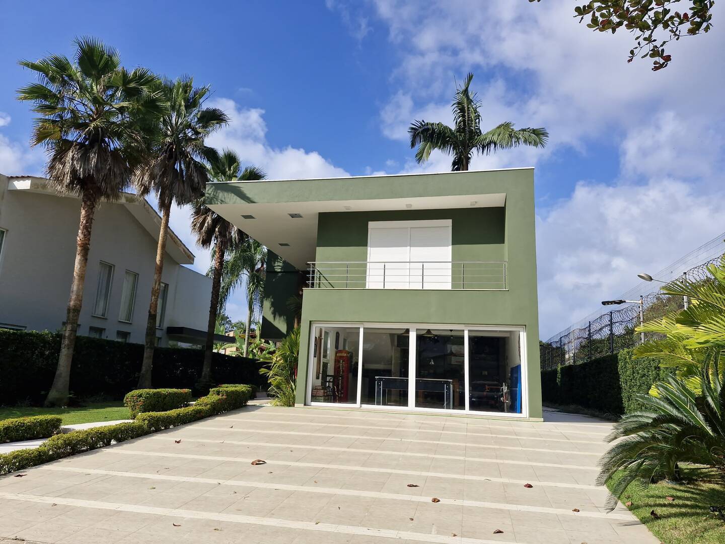 CASA A VENDA REFORMADA CONDOMINIO GRANVILLE 5 SUITES GUARUJÁ SP