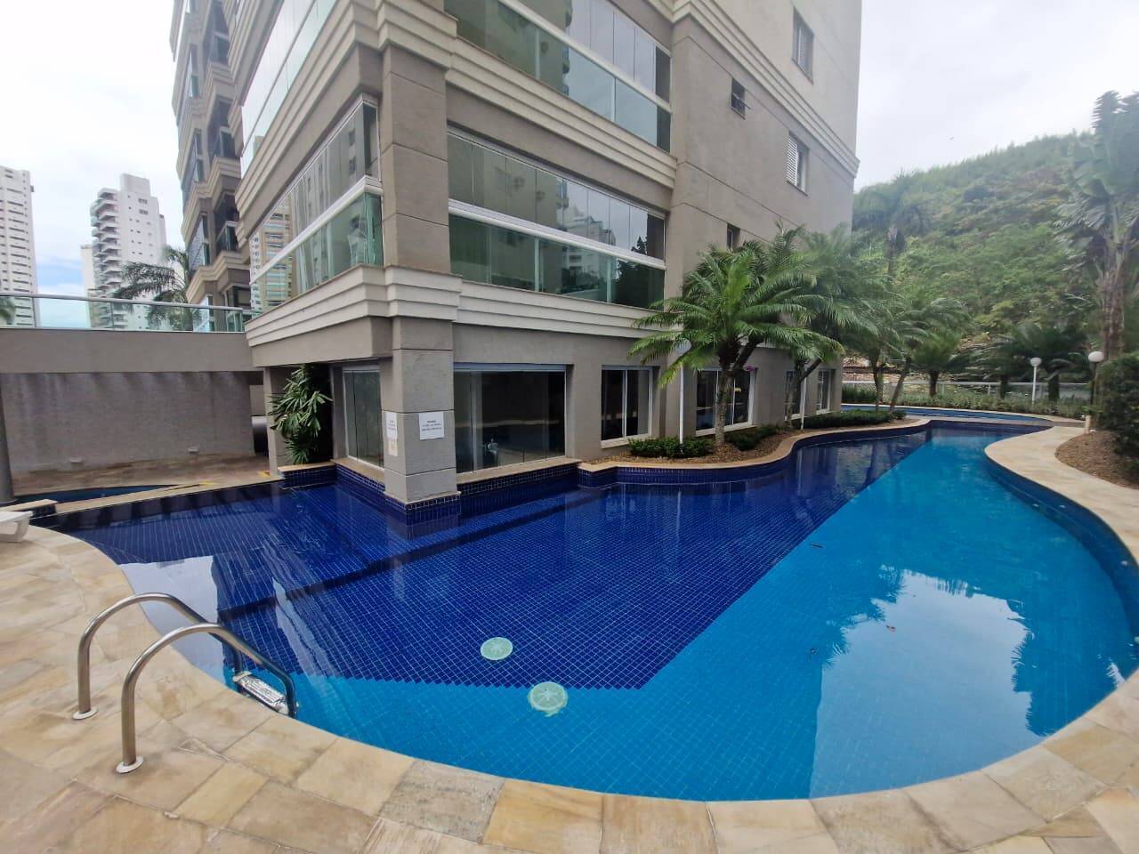 APARTAMENTO VENDA OU LOC ANUAL ASTURIAS GUARUJÁ SP
