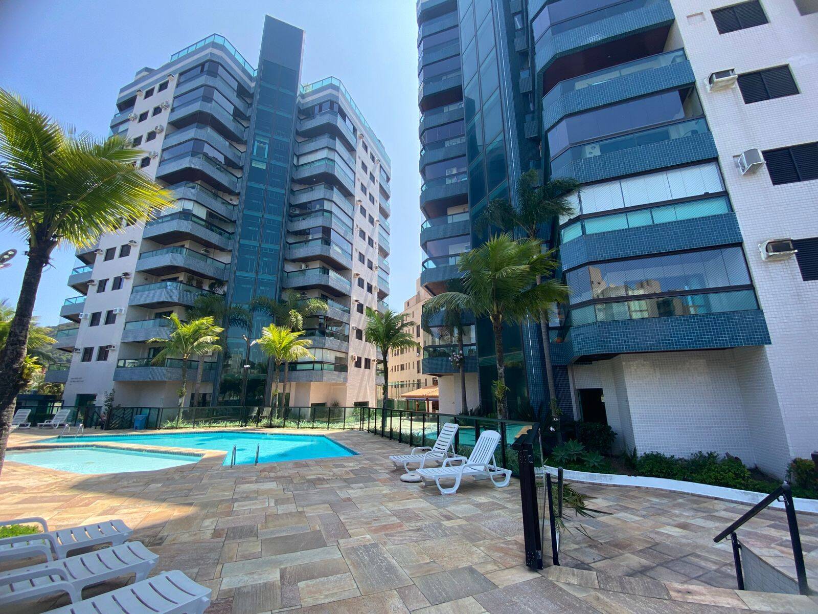 Apartamento  Á Venda  Na Praia Da Enseada Guarujá Porteira Fechada.