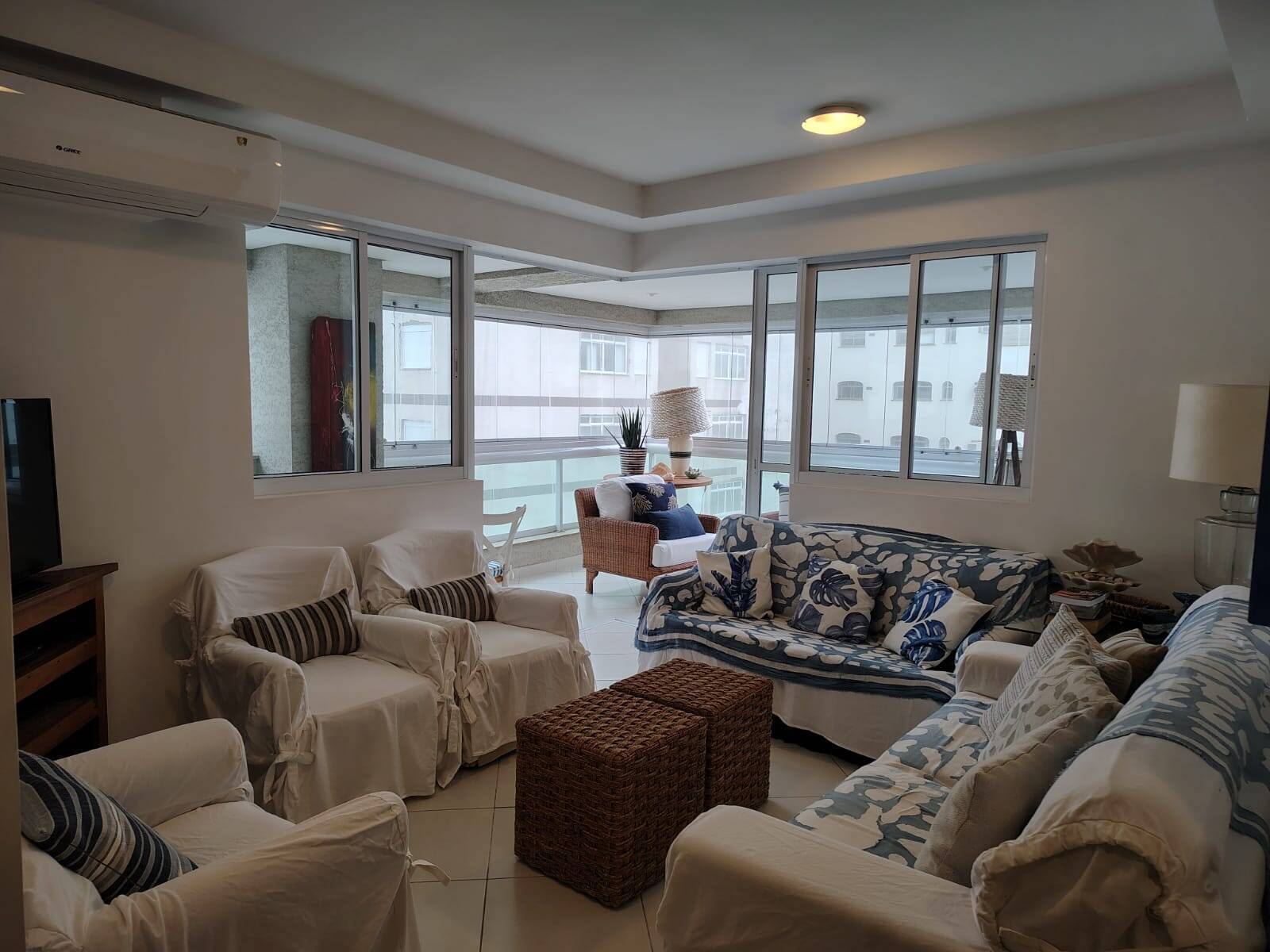 APARTAMENTO REFORMADO E MOBILIADO LOCAÇÃO ANUAL PRAIA DAS ASTURIAS GUARUJÁ