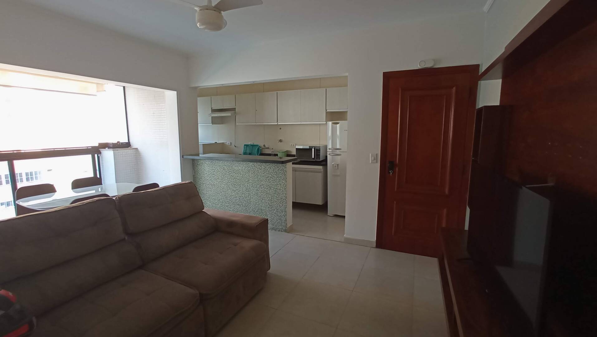 Apartamento com serviços de  pertinho da praia das Pitangueiras