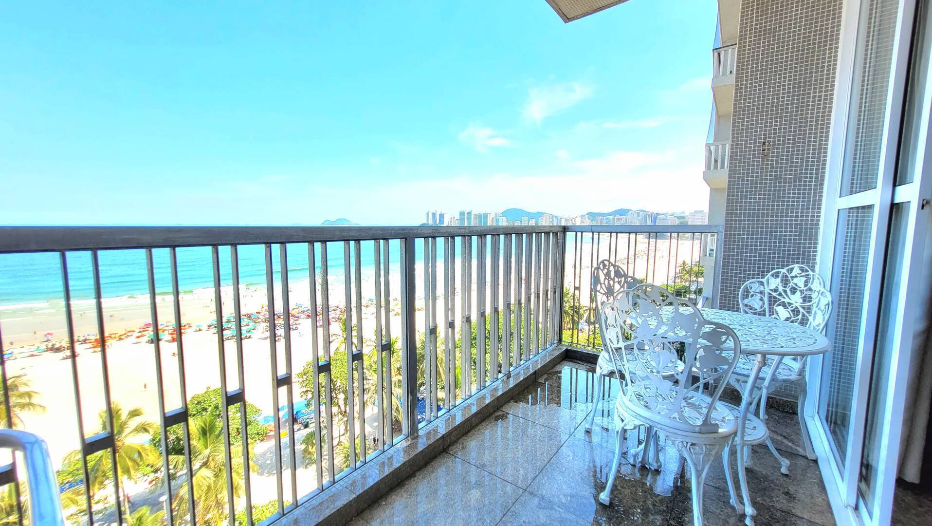 Apartamento locação  em frente a praia das Pitangueiras Guarujá SP
