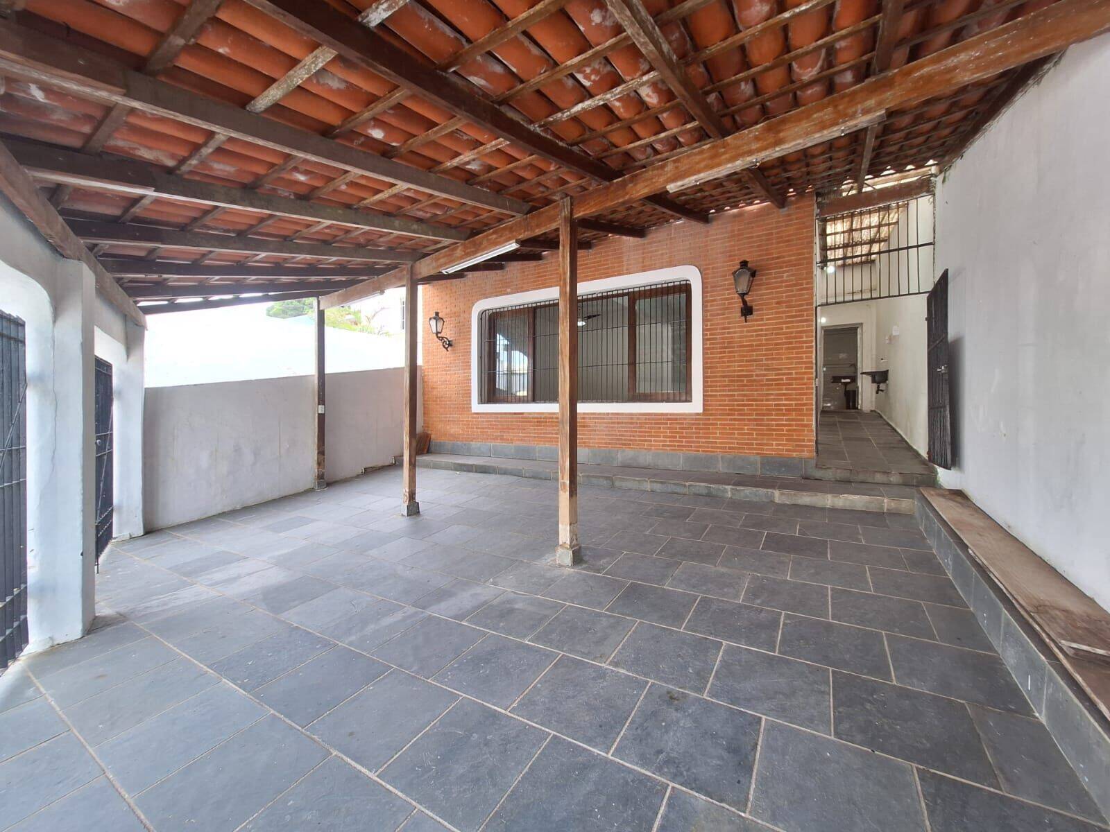 CASA 4 DORMITÓRIOS -VILA MAIA em Pitangueiras, Guarujá/SP