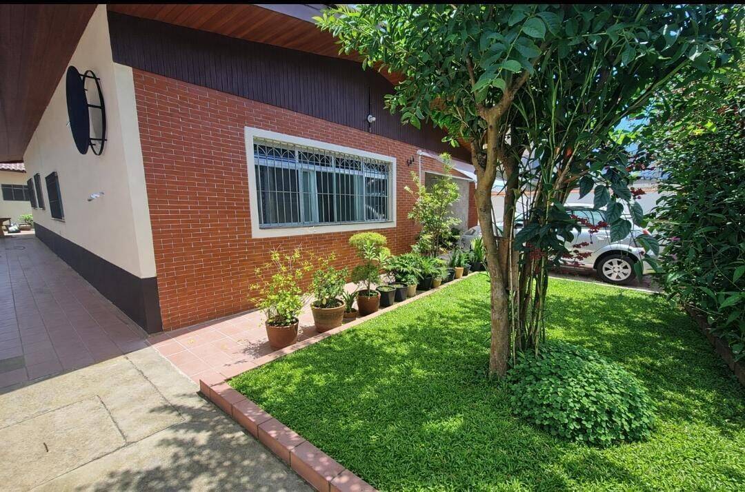 CASA A VENDA  3 DORMÍTORIOS+ Edícula-SANTA ROSA -GUARUJÁ SP