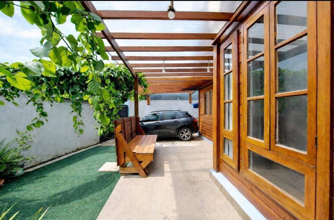 CASA 5 DORMITÓRIOS (2 SUÍTES)-PRÓXIMO AS PRAIAS GUAIUBA E TOMBO-GUARUJÁ/SP