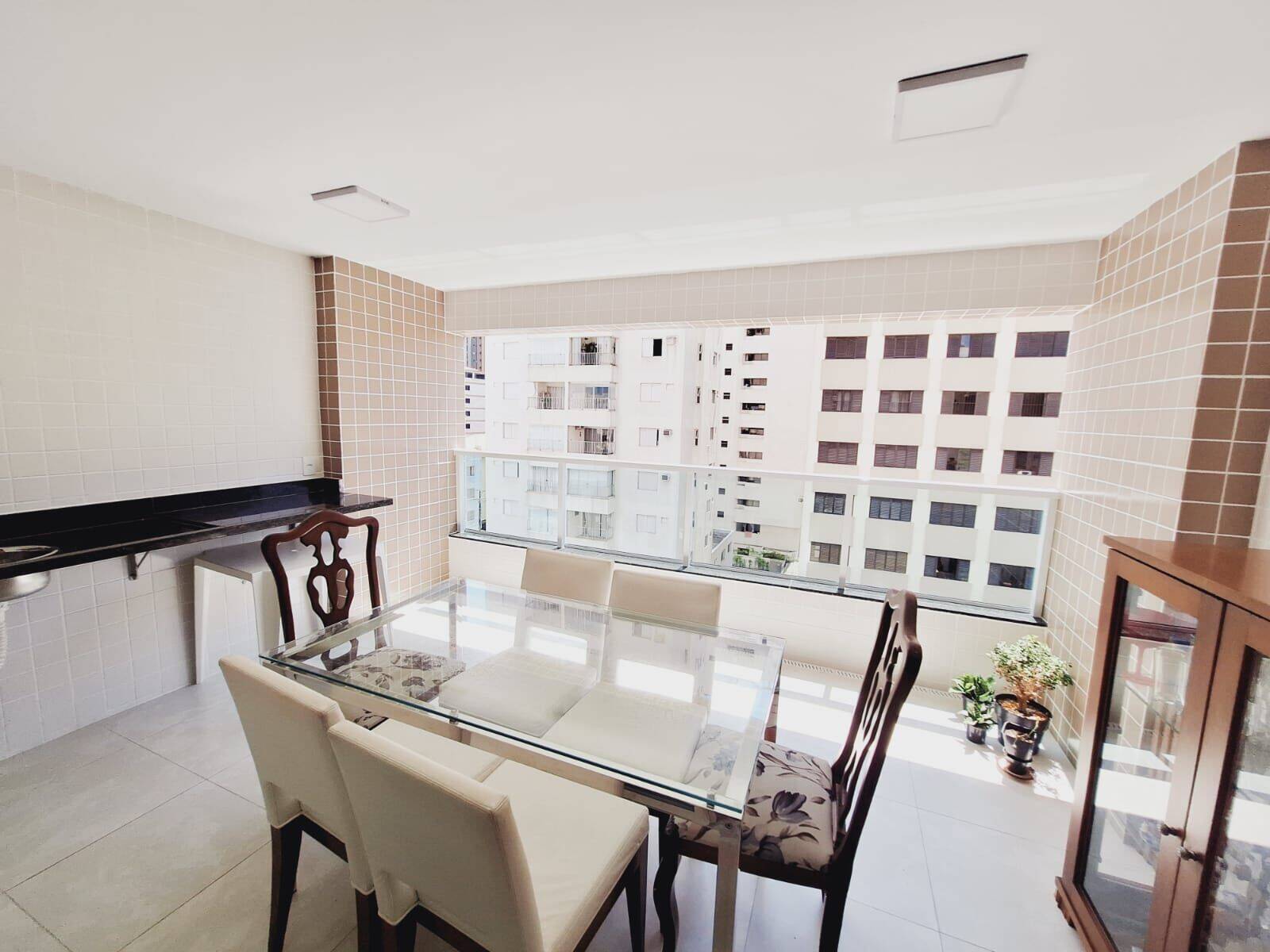 3 Dorms com Varanda Gourmet - 600m da Praia Astúrias/Tombo-Guarujá/SP