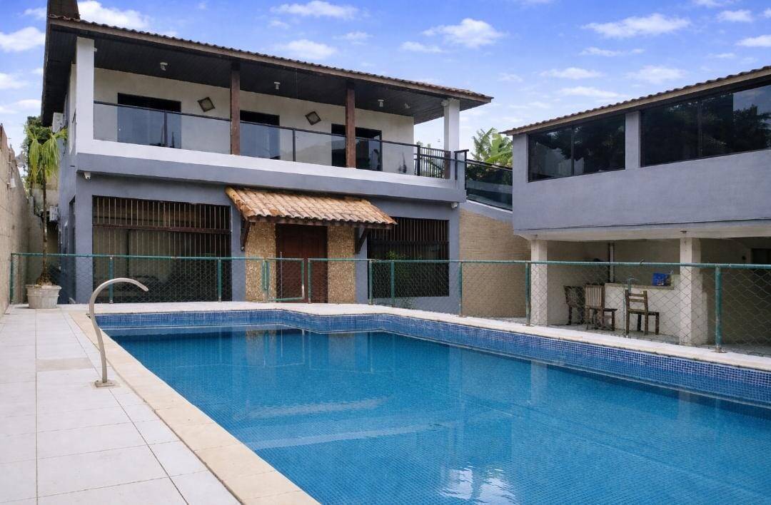 SOBRADO DE ALTO PADRÃO COM 5 SUÍTES /CHÁCARA VIRGÍNIA / ENSEADA/GUARUJÁ/SP