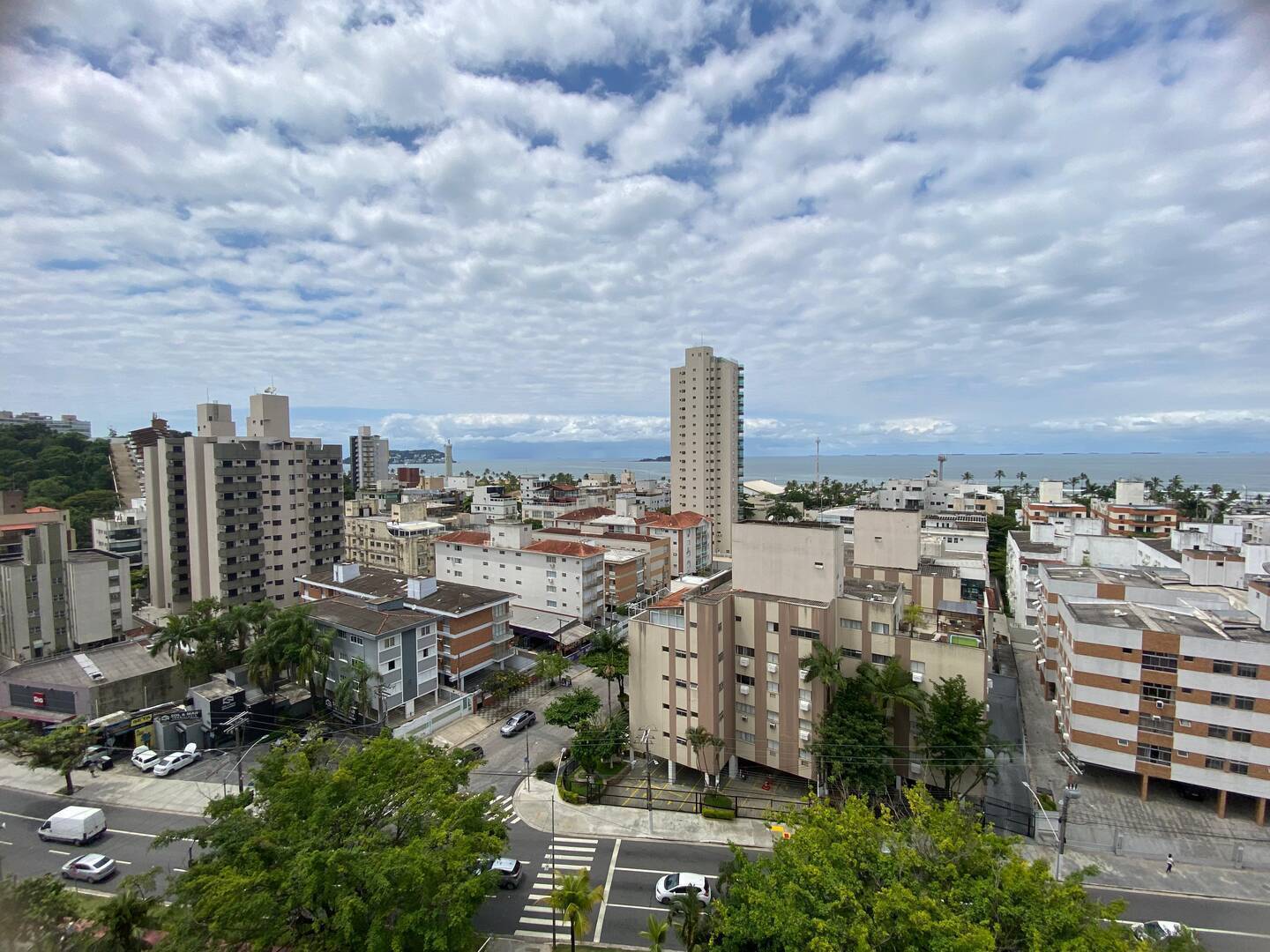 APARTAMENTO COM VISTA PANORÂMICA PARA O MAR – ENSEADA / GUARUJÁ
