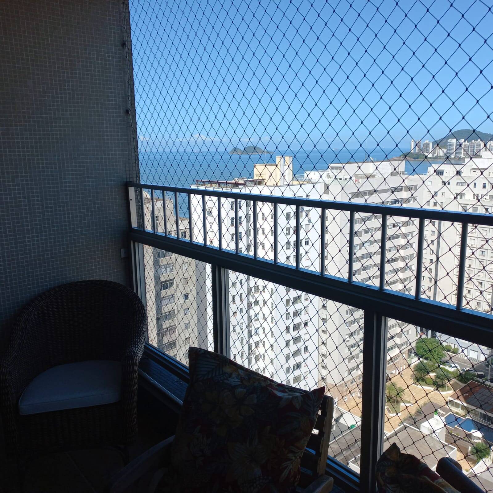 Apartamento com 4 dormitórios, 3 suítes, vista para o mar e lazer completo