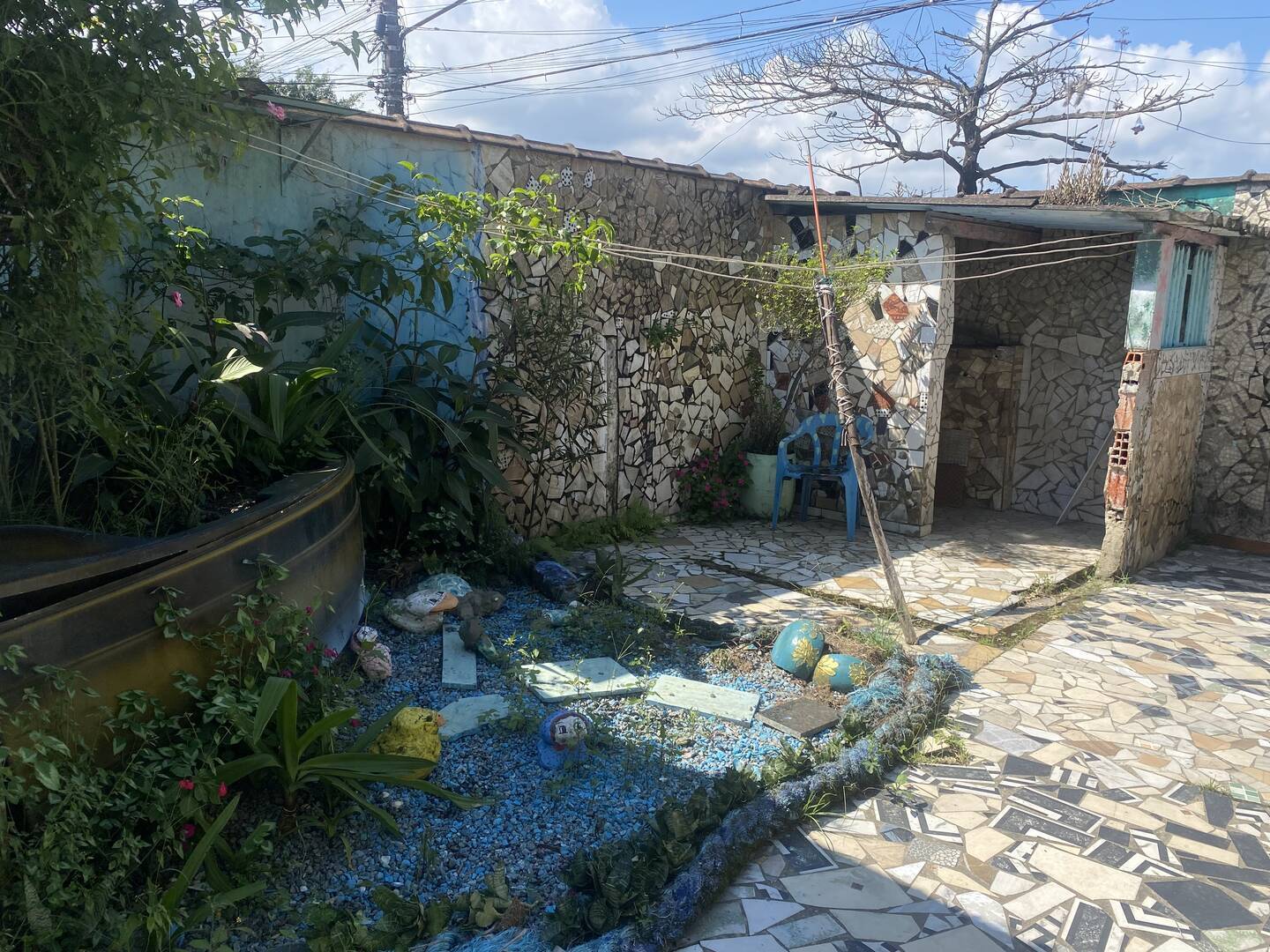Casa com grande quintal na Piaçaguera sentido praia  a venda no Guarujá SP