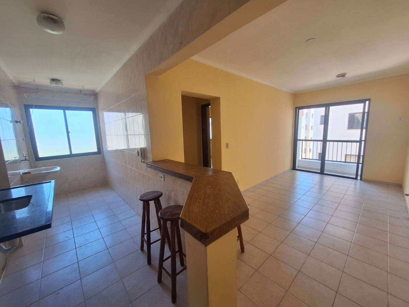 Apartamento 1 Suíte - 400m da Praia do Tombo (Bandeira Azul)-Guarujá/SP