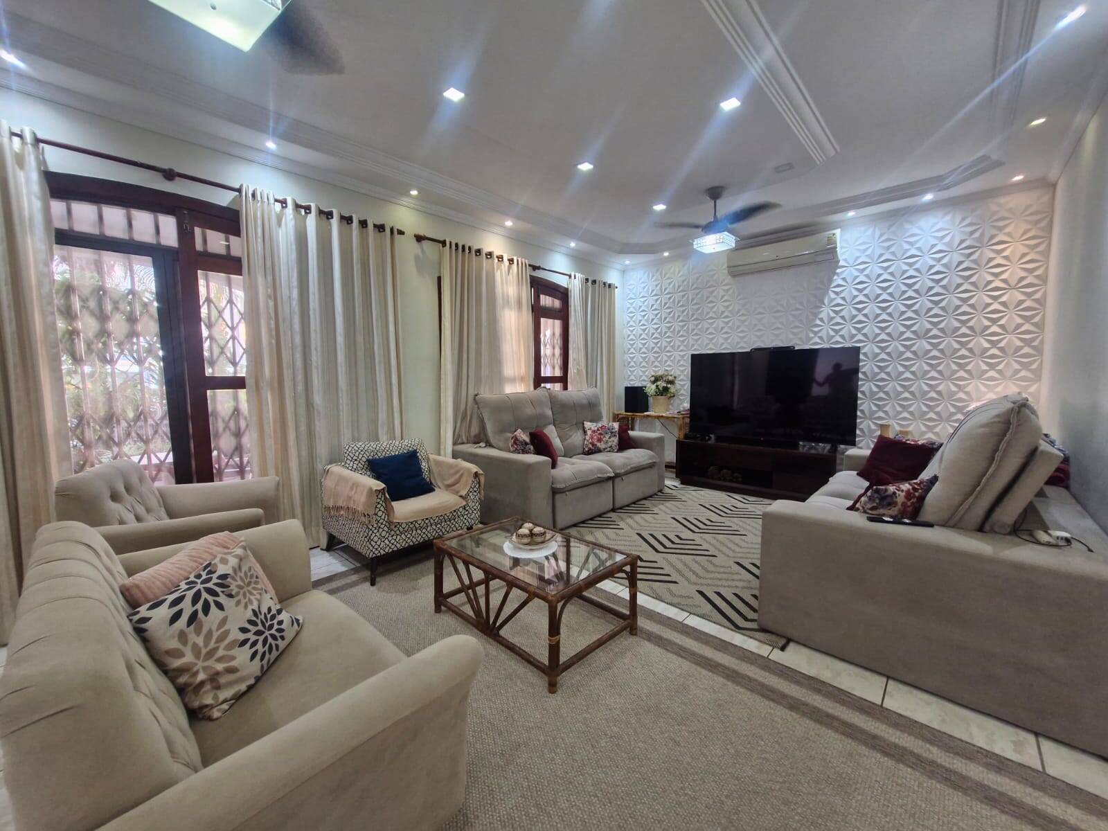 CASA A VENDA 4 DORMITÓRIOS ENSEADA GUARUJÁ SP