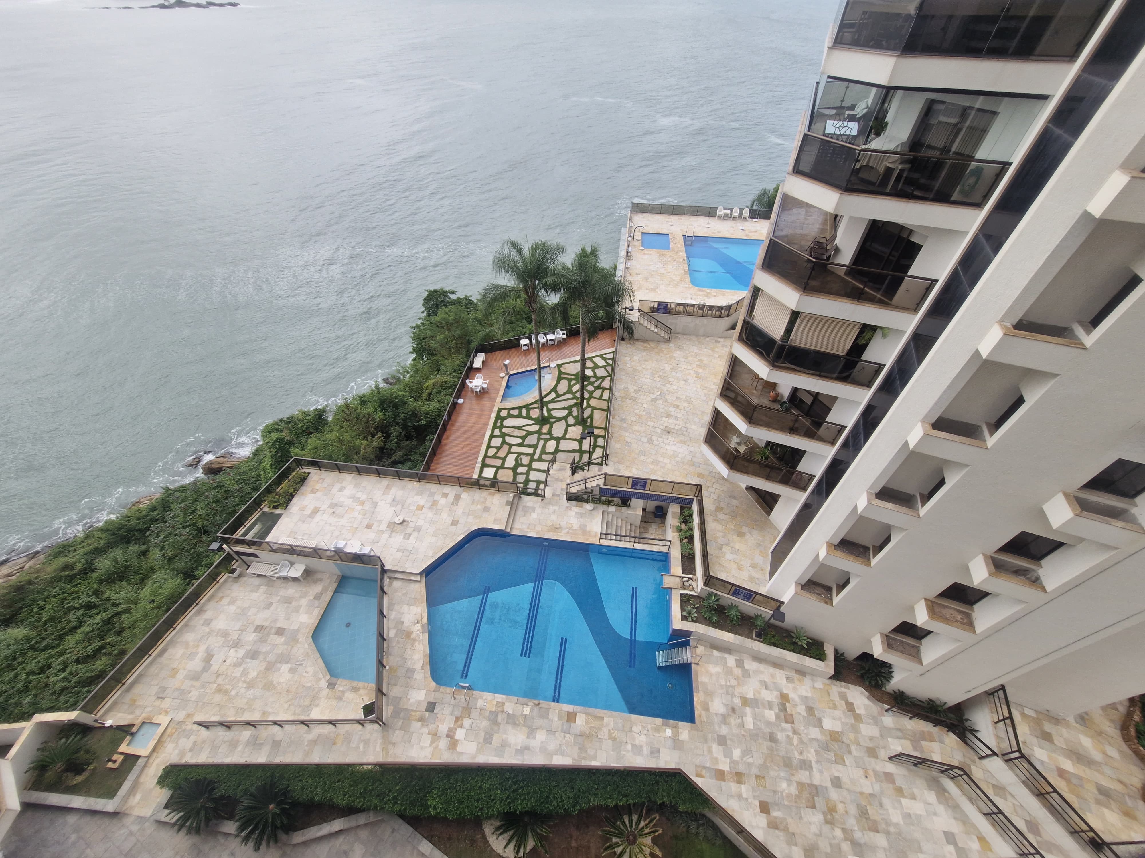 Locação nas Astúrias – Condomínio Las Palmas
Excelente apartamento de alto