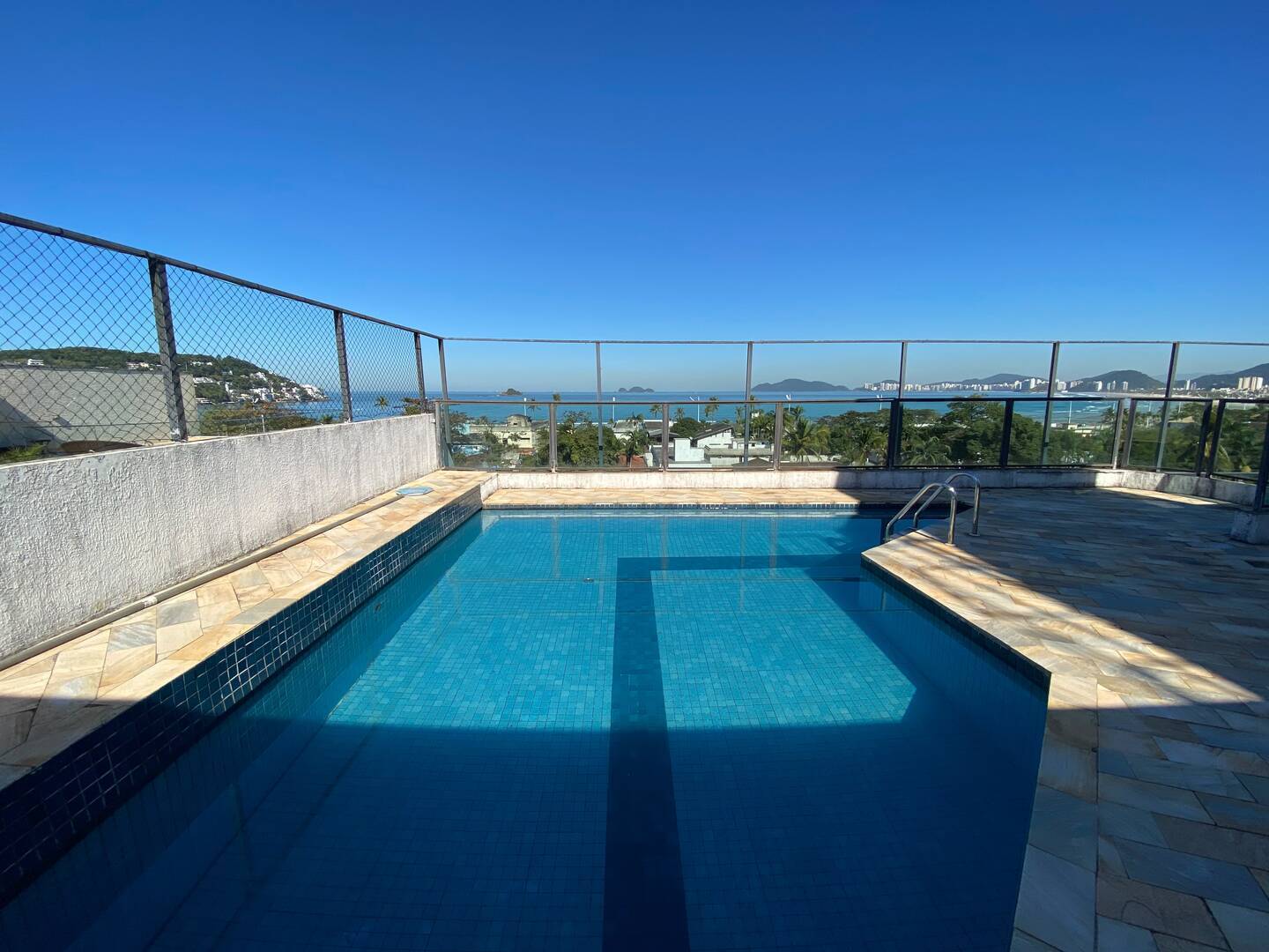 COBERTURA DUPLEX COM VISTA PANORÂMICA PARA O MAR – ENSEADA