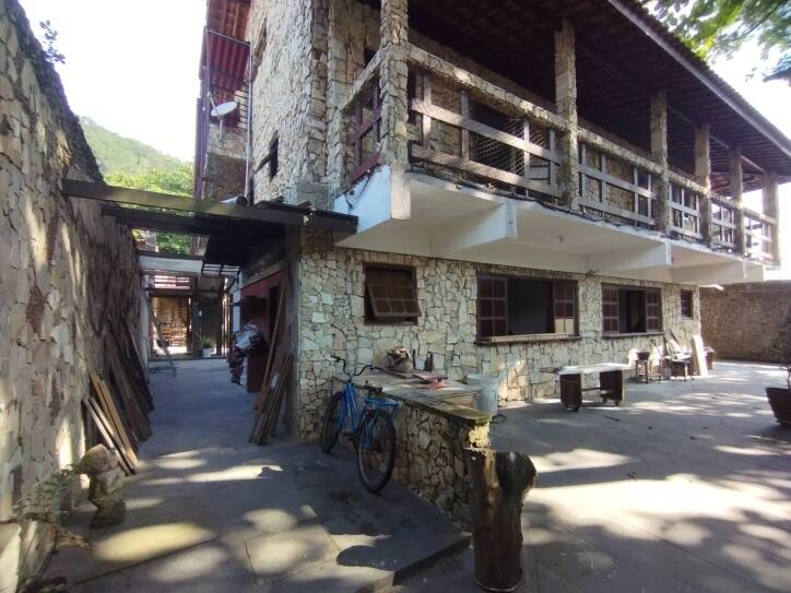 Casa a venda  6 Suítes com Piscina - Guaiuba Guarujá SP