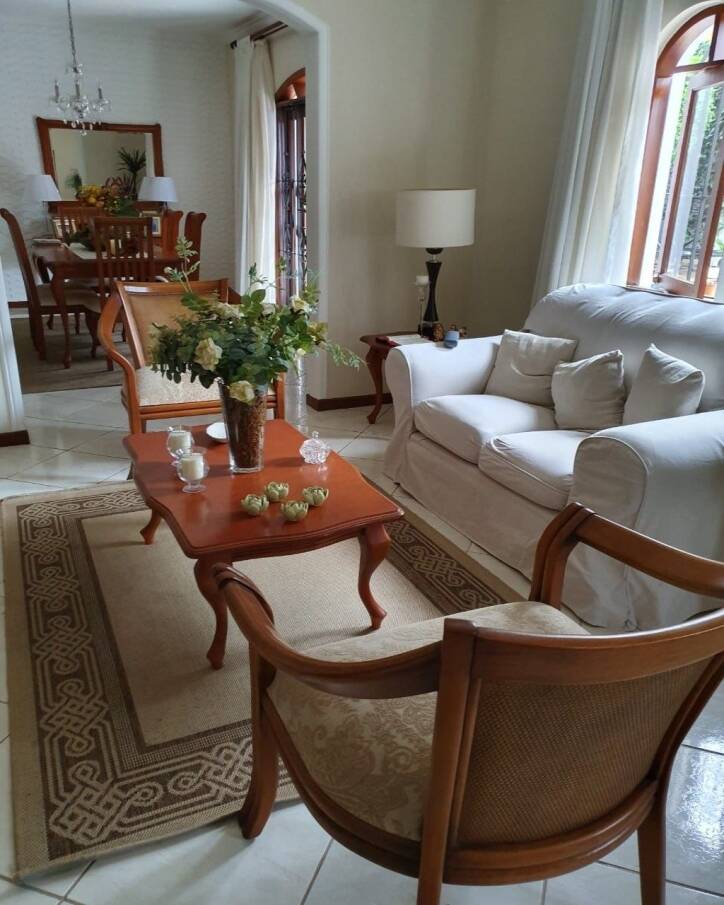 Casa à venda com 4 quartos, 360m² - Foto 1