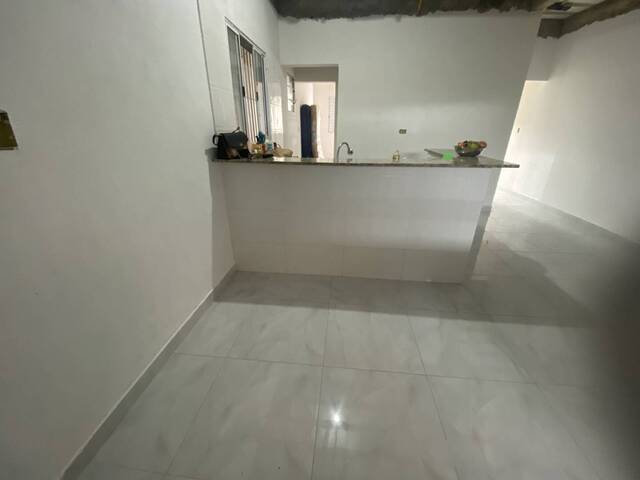Casa para Venda em Guarujá - 4