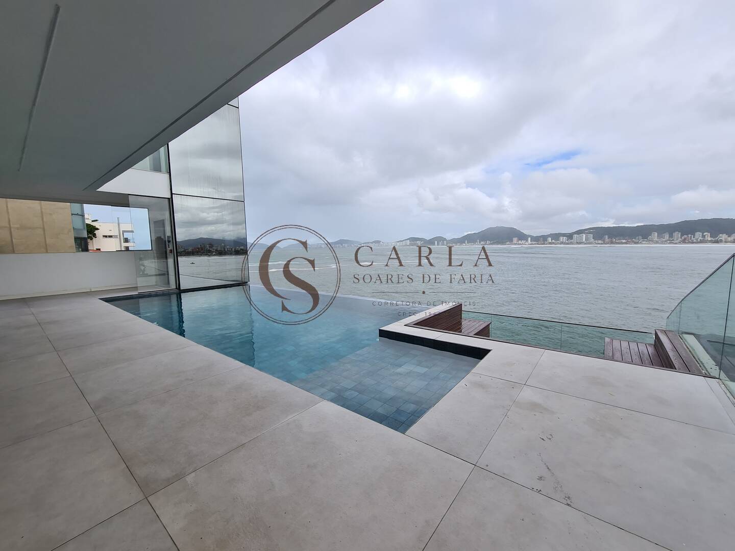 Casa a venda Frente Mar Alto Padrão Península Guarujá SP