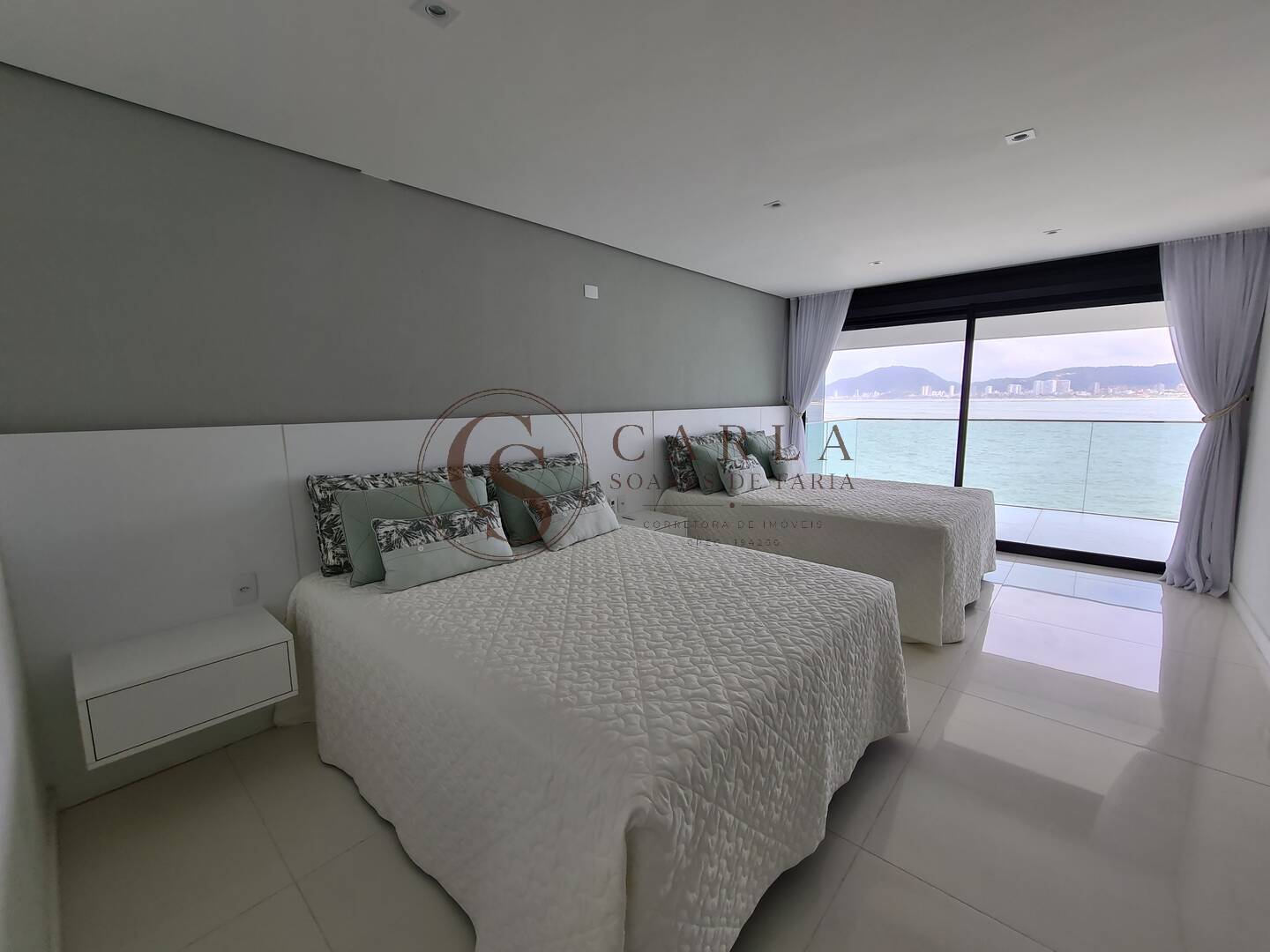 Casa a venda Frente Mar Alto Padrão Península Guarujá SP
