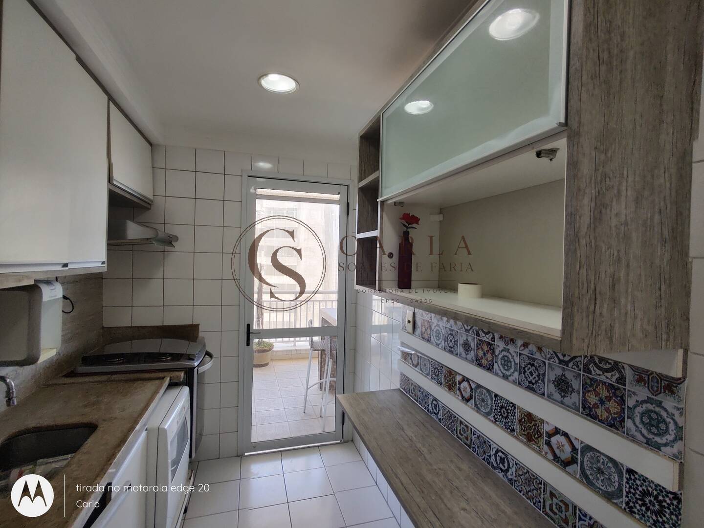 Apartamento com varanda  e lazer completo  loc anual  Astúrias  Guarujá