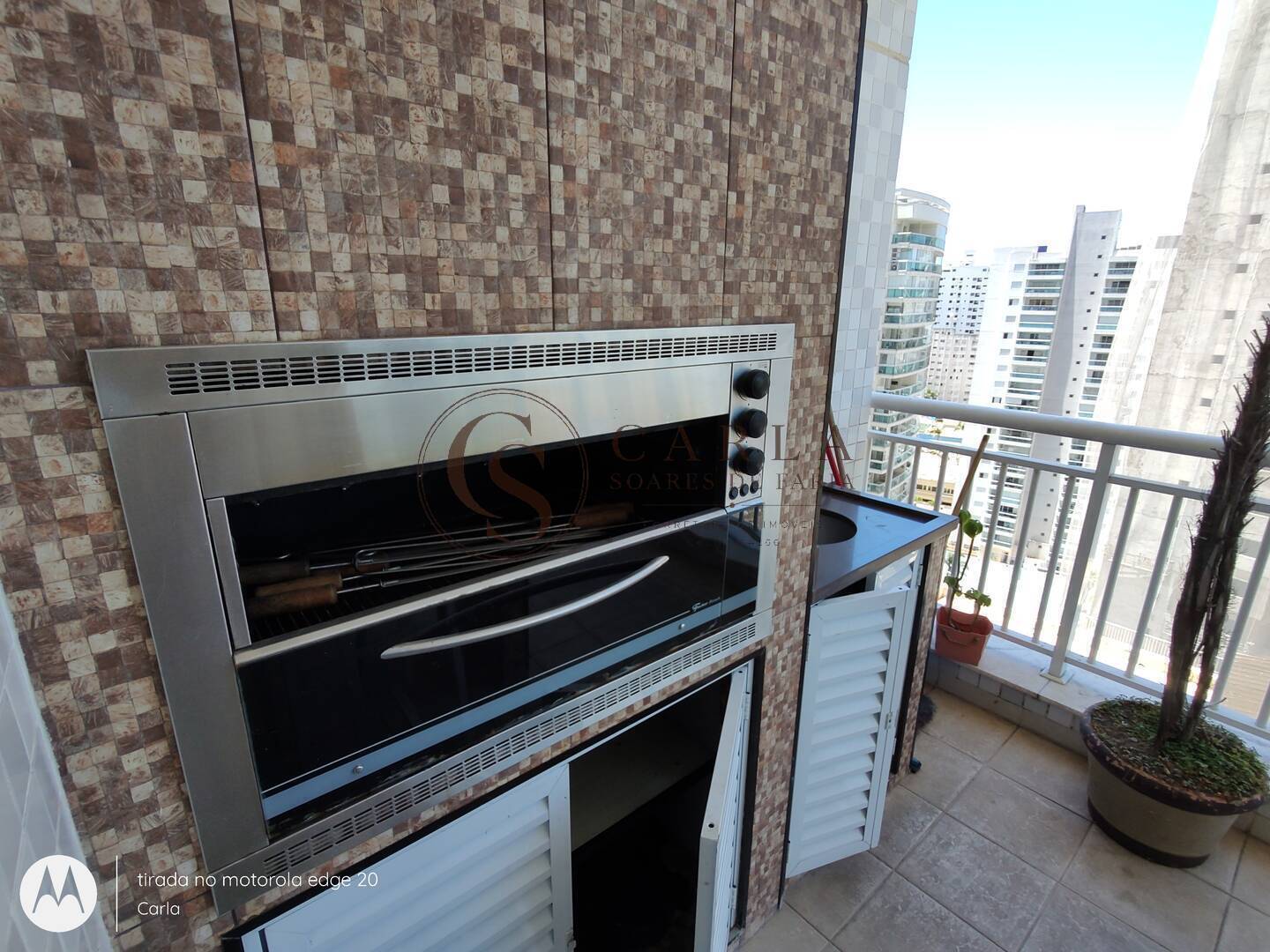Apartamento com varanda  e lazer completo  loc anual  Astúrias  Guarujá