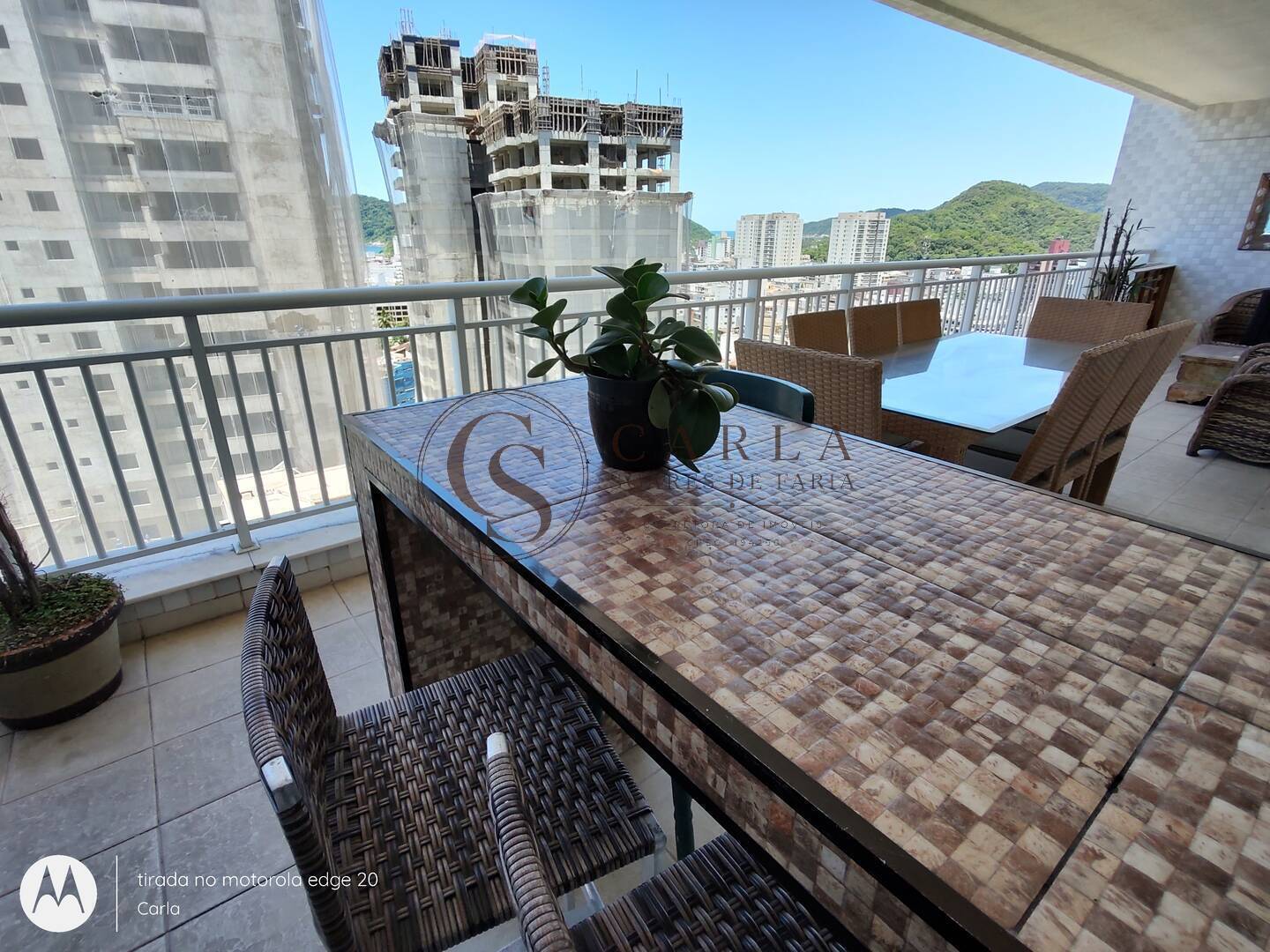 Apartamento com varanda  e lazer completo  loc anual  Astúrias  Guarujá