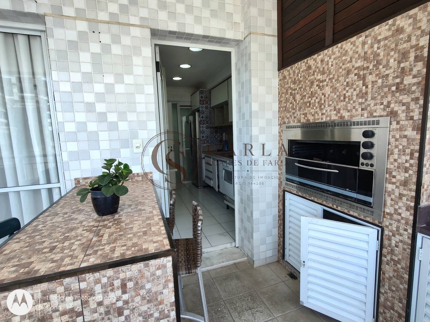 Apartamento com varanda  e lazer completo  loc anual  Astúrias  Guarujá