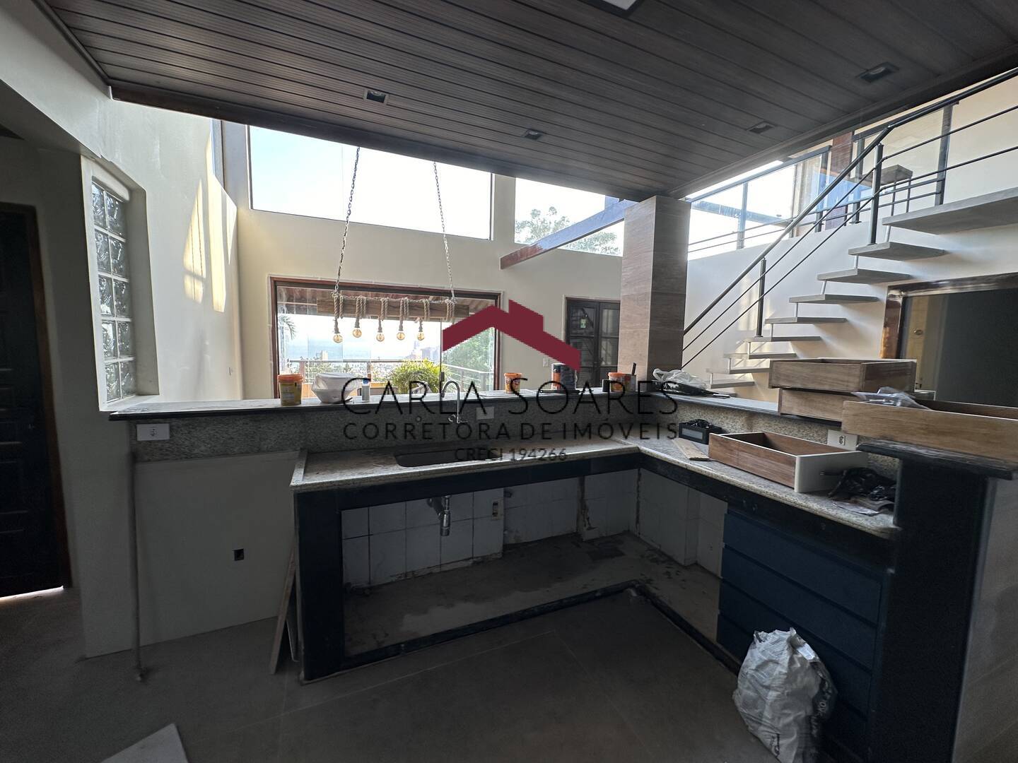 Casa para alugar com 4 quartos, 650m² - Foto 25