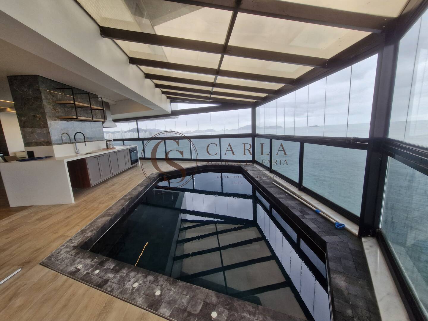 Locação Anual ou Venda  com Piscina e Vista p Mar Astúrias Guarujá SP