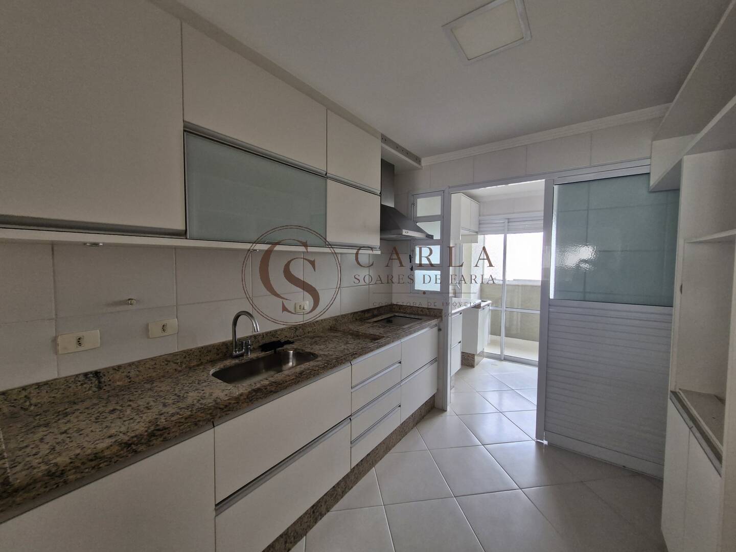APARTAMENTO COM VARANDA GOURMET E VISTA PARA MAR  ASTURIAS GUARUJÁ SP
