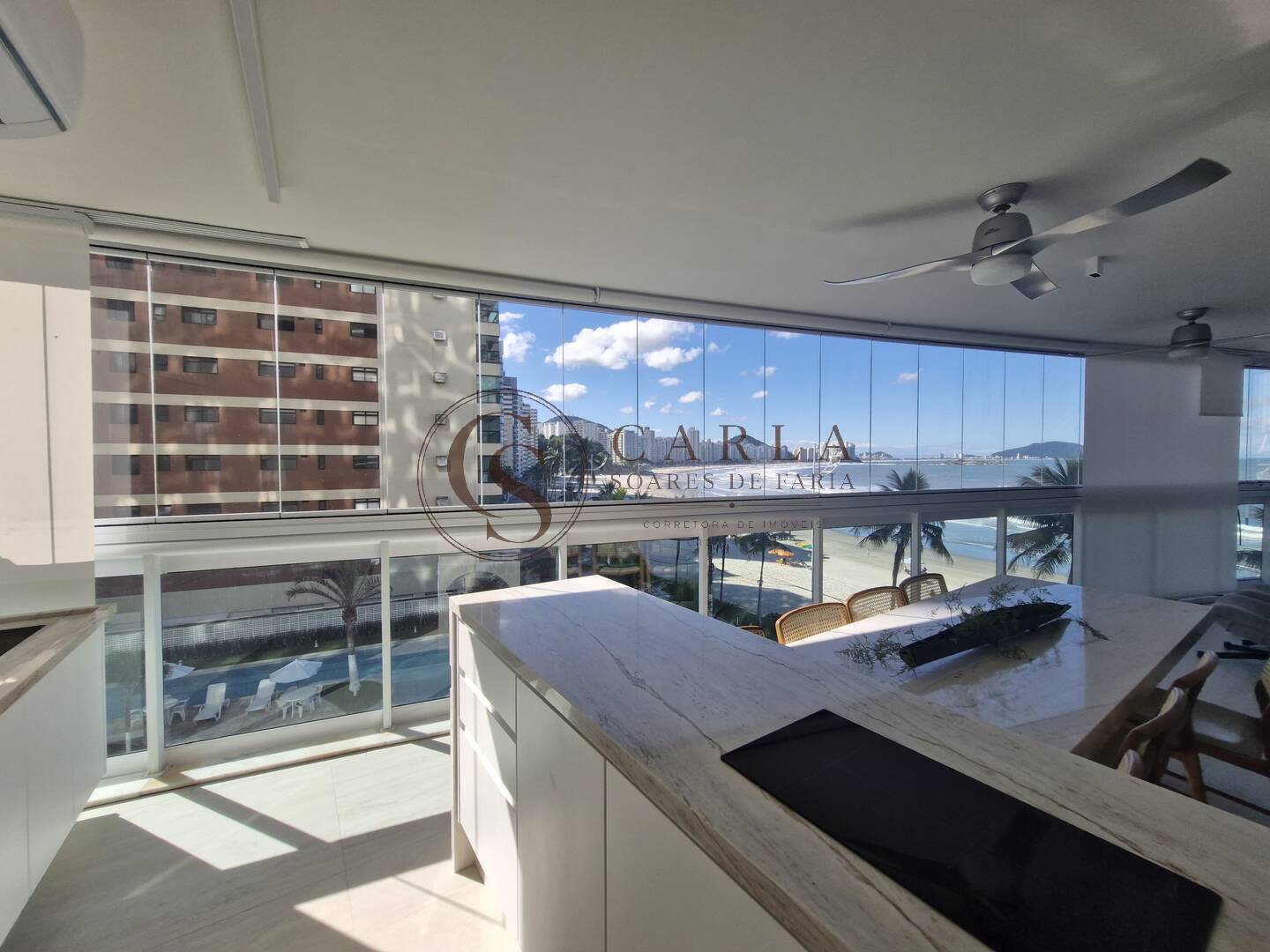Lindo Apartamento Reformado Frente Mar com Lazer Completo con Oceano