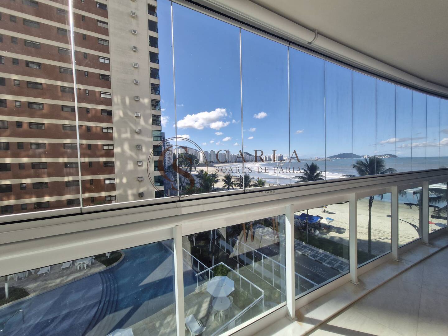 Lindo Apartamento Reformado Frente Mar com Lazer Completo con Oceano