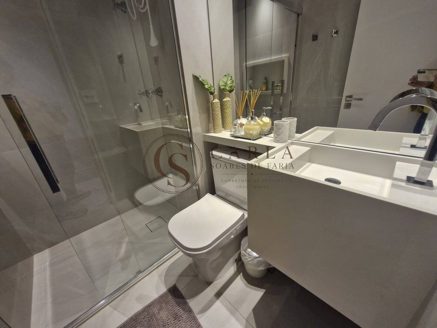 Lindo Apartamento Reformado Frente Mar com Lazer Completo con Oceano