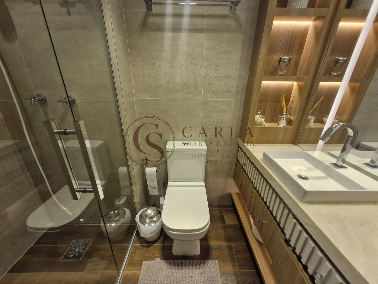 Lindo Apartamento Reformado Frente Mar com Lazer Completo con Oceano