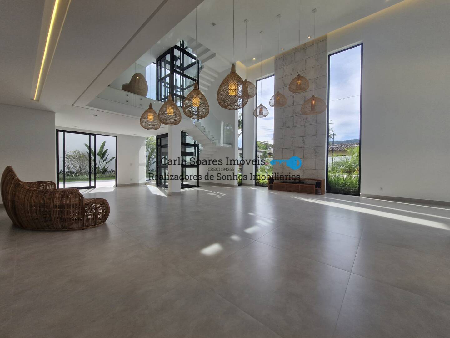 Casa à venda com 5 quartos, 750m² - Foto 1