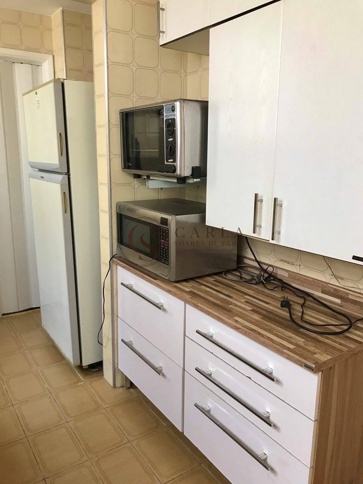 Apartamento com 2 dormitórios a 180 metros da Praia da enseada por 255 mil