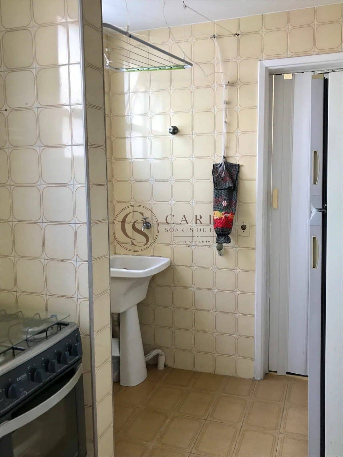 Apartamento com 2 dormitórios a 180 metros da Praia da enseada por 255 mil
