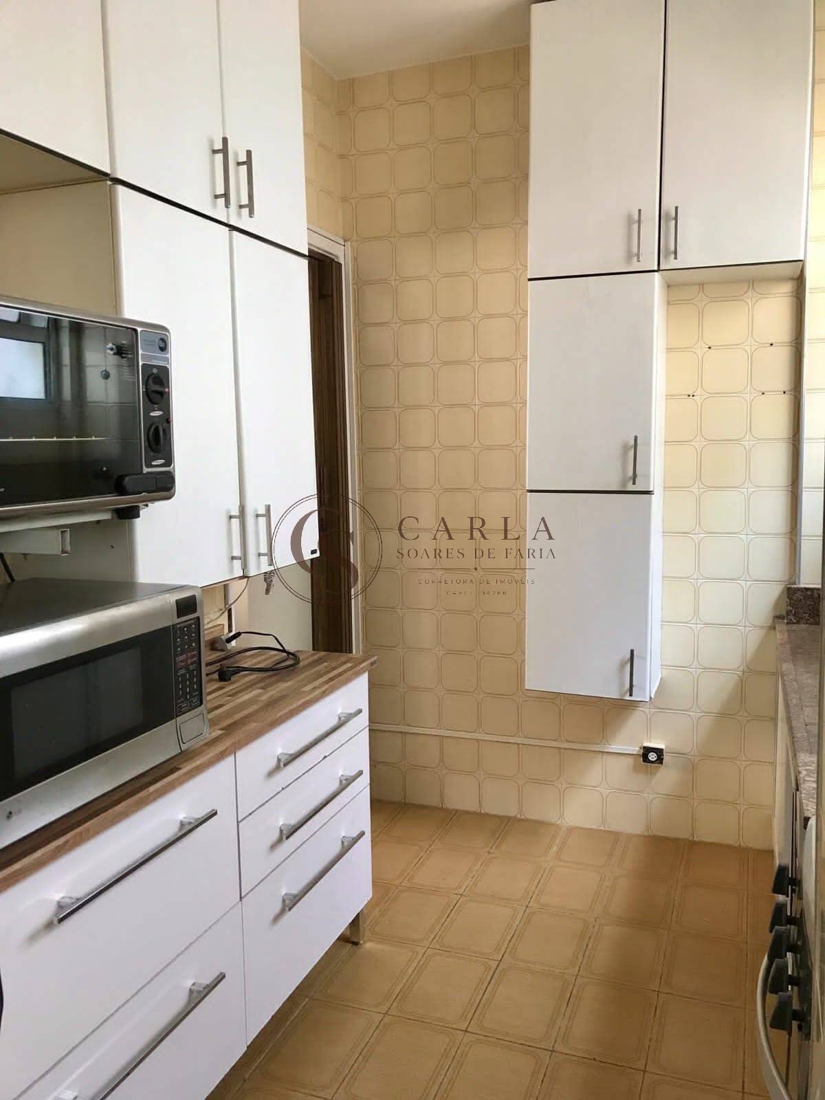 Apartamento com 2 dormitórios a 180 metros da Praia da enseada por 255 mil